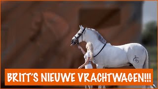 OMG UNBOXING VAN BRITTS NIEUWE VRACHTWAGEN  PaardenpraatTV [upl. by Alrahs625]