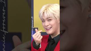 20181114 IDOL RADIO🌟MOONBIN CUTE DANCE😁 아로하 아스트로 aroha astro 문빈 moonbin [upl. by Nel]