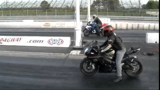 GSXR 600 vs GSXR 1000 Drag Race [upl. by Jaella]