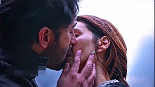 Do Patti Hot Scene  Kriti Sanon Hot  Kriti Sanon Kiss  Kriti Senon  Kriti Sanon Hot Scene [upl. by Atinuhs]