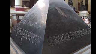 Piramidion del Faraón Amenemhat IIIEs la cúspide de la pirámide negra de Dashur Museo de Él Cairo [upl. by Gamin]