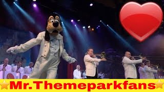 christmas Jingle bell band with goofy Disneyand Paris 2016 [upl. by Alsworth927]