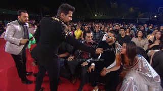 Ranveer Singh Alia Bhatt Vaani Kapoor ke saath masti  The 21st ITA Awards  Part 5 [upl. by Alejna]