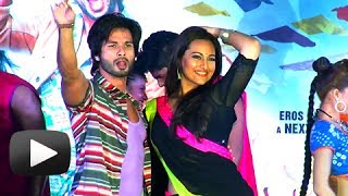 Saree Ke Fall Sa Song  Sonakshi amp Shahid Dance Performance [upl. by Acirederf824]