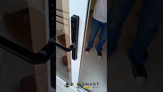 Llavín smart para puerta corrediza Apertura con huella código tarjeta app y llave [upl. by Nilek]