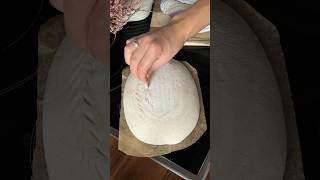 SCORING SOURDOUGH BREAD🤍scoring design😊 result at the endof the video👌🏻sourdoughbreadasmrlame [upl. by Callie]