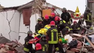 Esplosione a Canale Monterano i vigili estraggono una persona viva dalle macerie [upl. by Jedlicka]