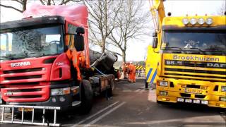 Vrachtwagen gekanteld op N381 bij Donkerbroek [upl. by Adnamal573]