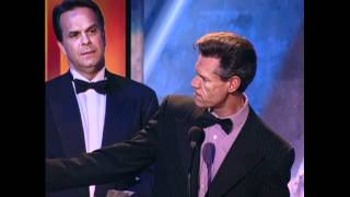 Randy Travis Wins Song Of The Year For quotThree Wooden Crossesquot  ACM Awards 2004 [upl. by Notserk650]