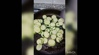 Carottes et Courgettes sautées [upl. by Oalsinatse682]