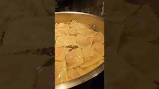 Ravioli de queijo e presunto de parma [upl. by Enimaj]