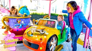 Parco divertimento per i bambini piccoli Cerchiamo i pulcini tra le giostre con la bambina Bianca [upl. by Maillij]