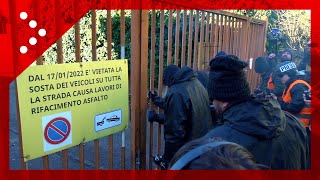 Vicenza corteo centri sociali contro Israele manifestanti tentano di arrivare al polo fieristico [upl. by Nyliac]