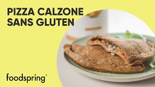 Pizza Calzone sans gluten  foodspring® [upl. by Nahc726]