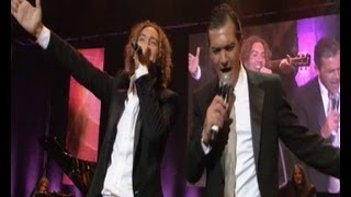 Banderas canta a dúo con Bisbal quotEl Mariachiquot [upl. by Allerym173]