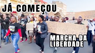 Em Moçambique a marcha para a liberdade já começou  destino Maputoquot 🚶‍♂️🇲🇿 [upl. by Llenol14]