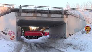 VR shunter passed KARINIEMENTIE km 02900967 level crossing  Lappeenranta Finland [upl. by Assilam]