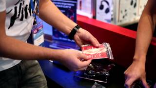 Игромир 2013 Мобильные наушники Mad Catz FREQ M [upl. by Nidia]