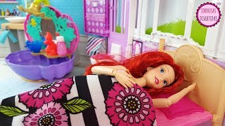 Princesas Disney en su rutina de Mañana  Historias de muñecas en cuarto dormitorio de Barbie [upl. by Elimay]