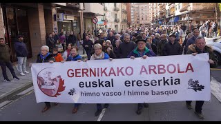 quotGernikako Arbola euskal ereserkiaquot aldarrikatu dute Urretxun [upl. by Roderigo317]