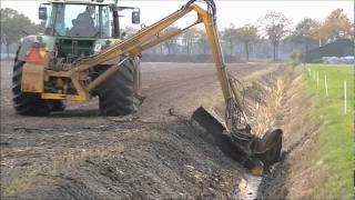 Fendt Vario 714 cleaning a ditch [upl. by Gluck]