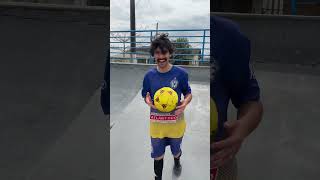 QUANDO UM JOGADOR DE FUTEBOL RESOLVE IR NA PISTA DE SKATE shorts [upl. by Justino]