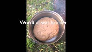 Vuur maken brood bakken op houtvuur How to bake a bread on a fire [upl. by Cad]