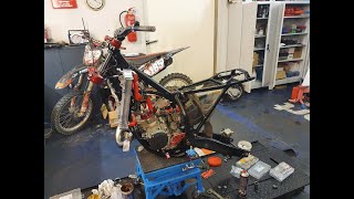 Two Stroke Rebuild  Husqvarna Cr125  Dirtbike Rebuild  Timelapse [upl. by Elatnahc]