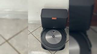 iRobot Aspirateur Robot connecté Roomba® j7 [upl. by Germaun795]