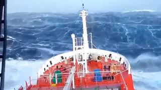 Impresionante Vídeo real Barco en mitad de una tormenta [upl. by Lubbi]