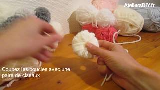 Tuto  faire des pompons avec les doigts [upl. by Riva]