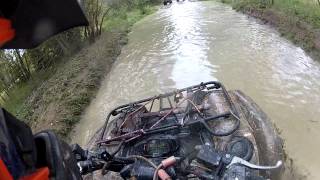 ATV Yamaha Grizzly 700 vs Arctic cat 1000 vs Suzuki king quad mudding by GoPro Hero 2 [upl. by Akessej42]