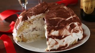 ZUCCOTTO DI PANDORO CON PANNA E NUTELLA Ricetta facile [upl. by Wira]