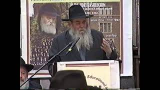 Rabbi Moshe Kotlarsky greeting the Oholei Torah Talmidei Hashluchim Tishrei 2004 [upl. by Lund82]