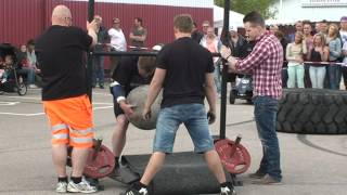 Sveriges Starkaste Man 2012 Kval Munkedal reps med 160kg sten på 75 sekunder [upl. by Yhtimit]