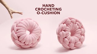 HOW TO HAND CROCHET A ROUND CUSHION WITH OHHIO BRAID  CHUNKY DIY [upl. by Mitzie]