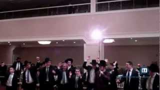 Lipa Shmeltzer Graming Mizrach English [upl. by Enedan142]