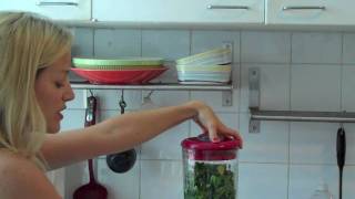 How to make Cleansing Green Juice with a blender and Tracy [upl. by Buddy]