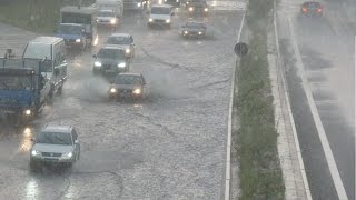 Hamburg Unwetter  Starkregen  Autobahn unter Wasser 21072016 [upl. by Nosnej]