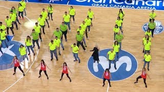 Soraya baila con los voluntarios Qué bonito el himno de la Copa [upl. by Dlaner]