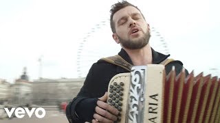 Claudio Capéo  Un homme debout clip officiel [upl. by Mcconnell]