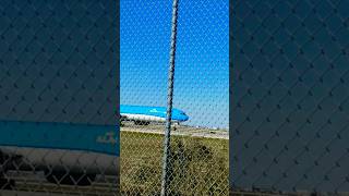 KLM boeing 777 smooth landing at Chicago Ohare airport commercialaviation jetliners klm 777 [upl. by Lorimer801]