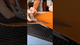 Tagliare e rifilare il cuoio leather leathercraft diy verocuoio handmade madeinitaly asmr [upl. by Ellmyer]