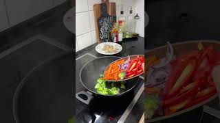 Chinesische Nudeln ganz einfach Zuhause selber Kochen foodie recipe [upl. by Esikram94]