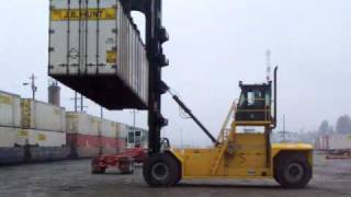 Intermodal Crane  Sideloader unloading COFC [upl. by Gran]