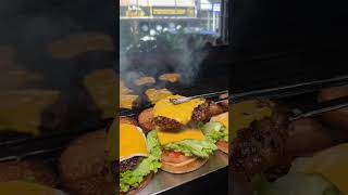 Her gün binlerce burger yapıyorlar İzmir Çamdibi’nin efsane burgercisi Bramare Burger [upl. by Palla628]