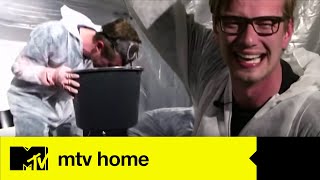 Joko vs Klaas Wer kotzt zuerst bei Aushalten  MTV Home  MTV Deutschland [upl. by Ahsyad626]