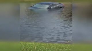 Raw footage of car submerging in Orlando pond [upl. by Acinorev]