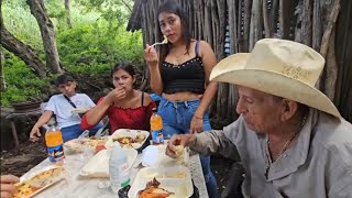 disfrutando una rica Cena con don Santos gracias a un suscriptor🤗aventuras salvadoreñas [upl. by Cykana559]