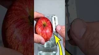 Watch how😱 a razor blade peels an apple💡 [upl. by Eamaj]